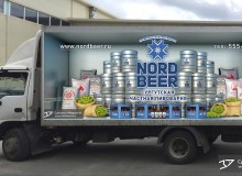 3D реклама на автомобиле  пивоварни «NORD BEER». Левый борт с бутылками. г.Сургут. 2018г.